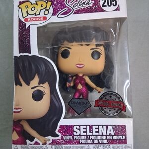 Funko Pop! Rocks Selena in Glittery Magenta